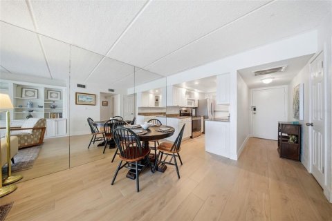 Condo in Saint Pete Beach, Florida, 2 bedrooms  № 2094142 - photo 8