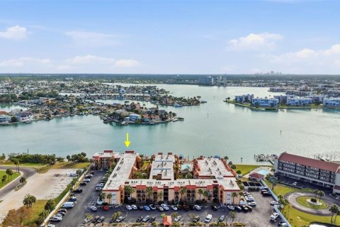 Condo in Saint Pete Beach, Florida, 2 bedrooms  № 2094142 - photo 23