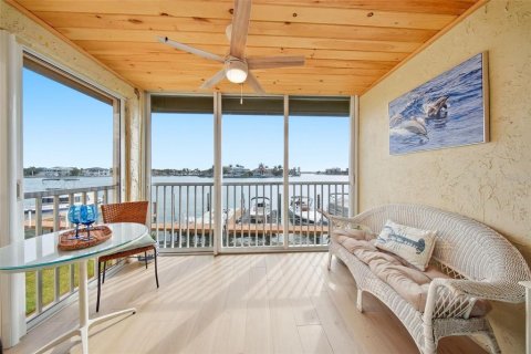 Condo in Saint Pete Beach, Florida, 2 bedrooms  № 2094142 - photo 19