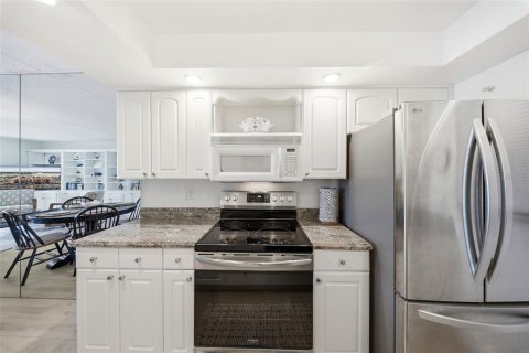 Condo in Saint Pete Beach, Florida, 2 bedrooms  № 2094142 - photo 6