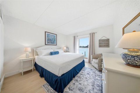 Condo in Saint Pete Beach, Florida, 2 bedrooms  № 2094142 - photo 12