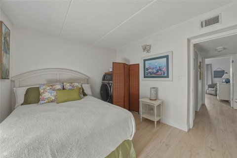 Condo in Saint Pete Beach, Florida, 2 bedrooms  № 2094142 - photo 15