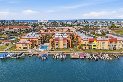 Condo in Saint Pete Beach, Florida, 2 bedrooms  № 2094142