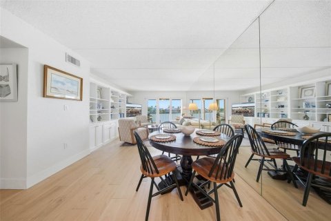 Condo in Saint Pete Beach, Florida, 2 bedrooms  № 2094142 - photo 7