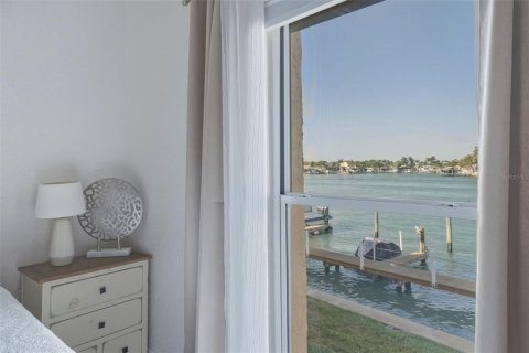Condo in Saint Pete Beach, Florida, 2 bedrooms  № 2094142 - photo 13