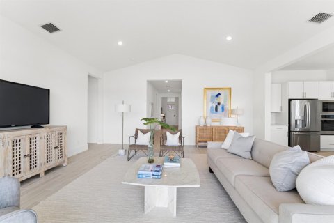 Villa ou maison à vendre à Port St. Lucie, Floride: 3 chambres, 260.96 m2 № 2316346 - photo 14