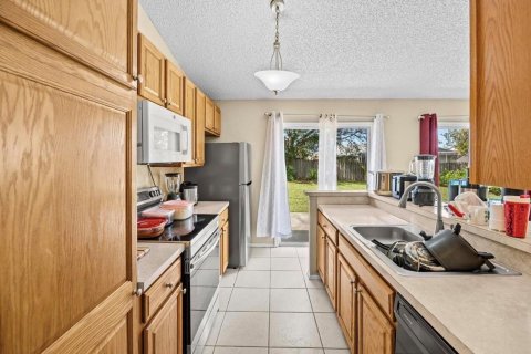 House in Port St. Lucie, Florida 3 bedrooms, 126.16 sq.m. № 2401239 - photo 6