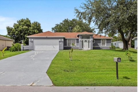House in Port St. Lucie, Florida 3 bedrooms, 126.16 sq.m. № 2401239