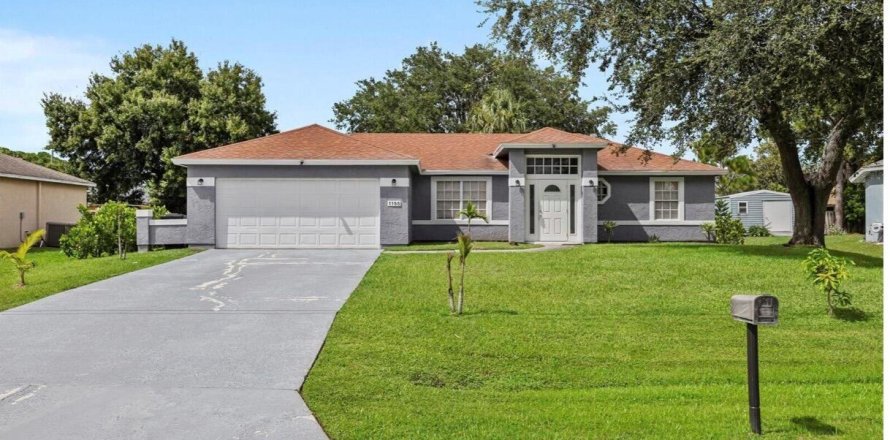 House in Port St. Lucie, Florida 3 bedrooms, 126.16 sq.m. № 2401239