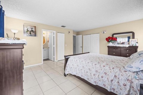 House in Port St. Lucie, Florida 3 bedrooms, 126.16 sq.m. № 2401239 - photo 3