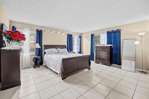 House in Port St. Lucie, Florida 3 bedrooms, 126.16 sq.m. № 2401239 - photo 4