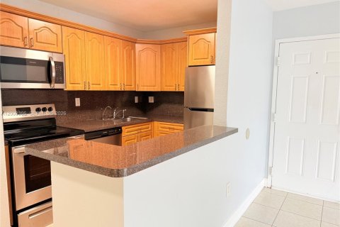 Copropriété à louer à Hialeah, Floride: 2 chambres, 82.03 m2 № 2066589 - photo 4