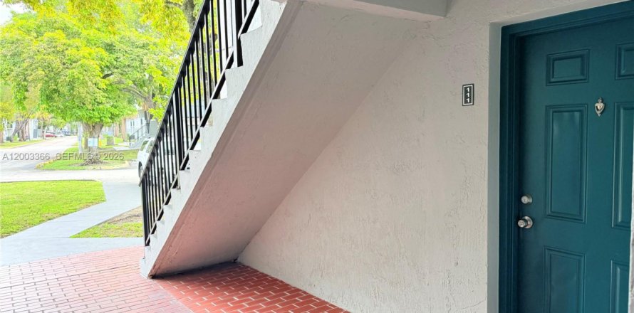 Condo à Hialeah, Floride, 2 chambres  № 2066589