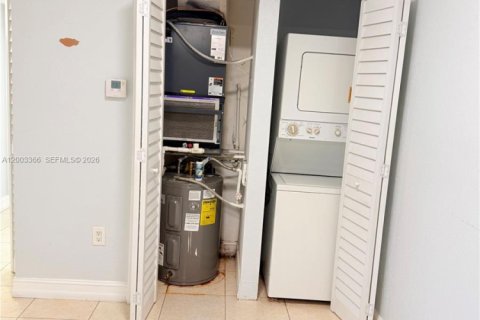 Copropriété à louer à Hialeah, Floride: 2 chambres, 82.03 m2 № 2066589 - photo 7