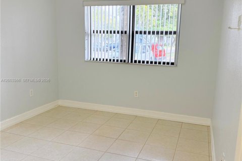 Copropriété à louer à Hialeah, Floride: 2 chambres, 82.03 m2 № 2066589 - photo 13