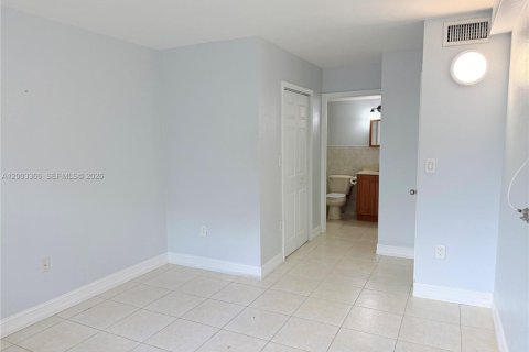 Copropriété à louer à Hialeah, Floride: 2 chambres, 82.03 m2 № 2066589 - photo 12