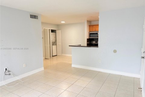 Copropriété à louer à Hialeah, Floride: 2 chambres, 82.03 m2 № 2066589 - photo 3