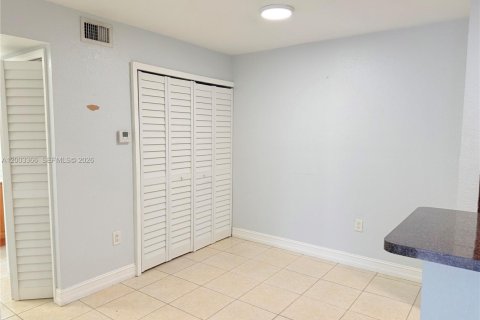 Copropriété à louer à Hialeah, Floride: 2 chambres, 82.03 m2 № 2066589 - photo 6
