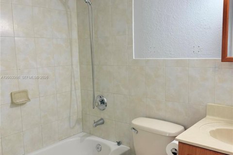 Copropriété à louer à Hialeah, Floride: 2 chambres, 82.03 m2 № 2066589 - photo 15