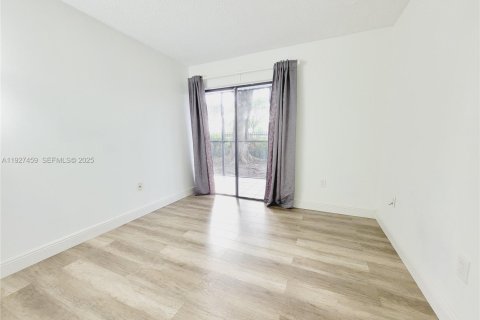 Copropriété à louer à Hialeah, Floride: 2 chambres, 80.82 m2 № 1986024 - photo 8