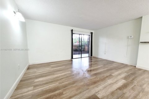 Copropriété à louer à Hialeah, Floride: 2 chambres, 80.82 m2 № 1986024 - photo 3