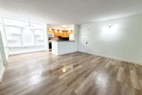 Copropriété à louer à Hialeah, Floride: 2 chambres, 80.82 m2 № 1986024 - photo 1