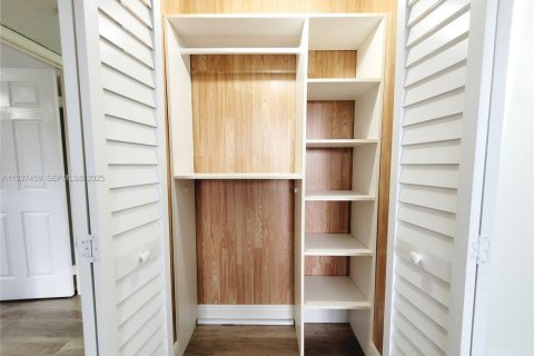 Copropriété à louer à Hialeah, Floride: 2 chambres, 80.82 m2 № 1986024 - photo 9