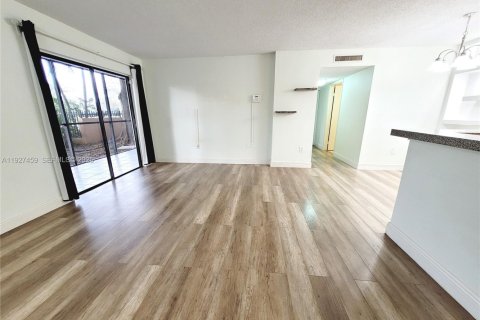 Copropriété à louer à Hialeah, Floride: 2 chambres, 80.82 m2 № 1986024 - photo 4