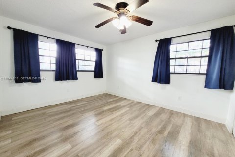 Copropriété à louer à Hialeah, Floride: 2 chambres, 80.82 m2 № 1986024 - photo 10