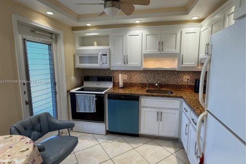 Condominio en venta en Hollywood, Florida, 2 dormitorios, 92.16 m2 № 1698490 - foto 4