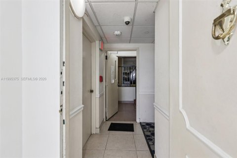 Купить кондоминиум в Помпано-Бич, Флорида 2 спальни, 106.84м2, № 2058162 - фото 16