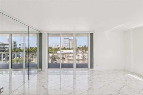 Купить кондоминиум в Помпано-Бич, Флорида 2 спальни, 106.84м2, № 2058162 - фото 18