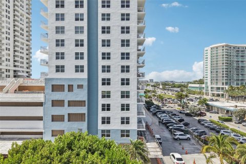 Купить кондоминиум в Помпано-Бич, Флорида 2 спальни, 106.84м2, № 2058162 - фото 14