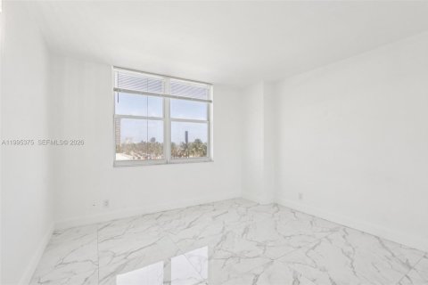 Купить кондоминиум в Помпано-Бич, Флорида 2 спальни, 106.84м2, № 2058162 - фото 27