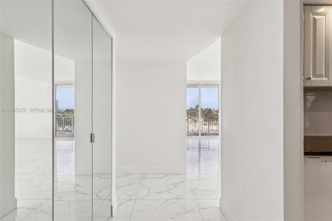 Купить кондоминиум в Помпано-Бич, Флорида 2 спальни, 106.84м2, № 2058162 - фото 17