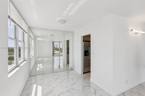 Купить кондоминиум в Помпано-Бич, Флорида 2 спальни, 106.84м2, № 2058162 - фото 22