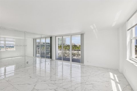 Купить кондоминиум в Помпано-Бич, Флорида 2 спальни, 106.84м2, № 2058162 - фото 6