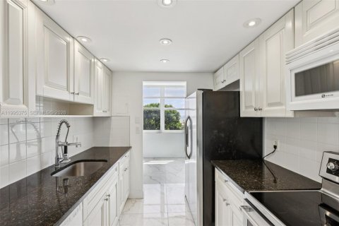 Купить кондоминиум в Помпано-Бич, Флорида 2 спальни, 106.84м2, № 2058162 - фото 25