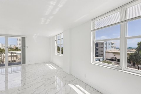 Купить кондоминиум в Помпано-Бич, Флорида 2 спальни, 106.84м2, № 2058162 - фото 20