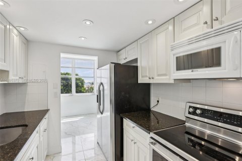 Купить кондоминиум в Помпано-Бич, Флорида 2 спальни, 106.84м2, № 2058162 - фото 7