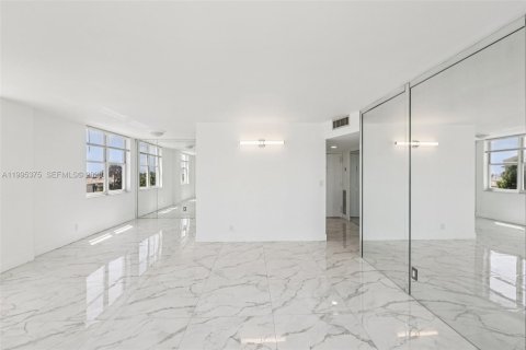 Купить кондоминиум в Помпано-Бич, Флорида 2 спальни, 106.84м2, № 2058162 - фото 23