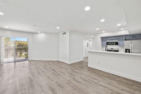 Снять в аренду кондоминиум в Холливуд, Флорида 3 спальни, 100.71м2, № 2068074 - фото 10