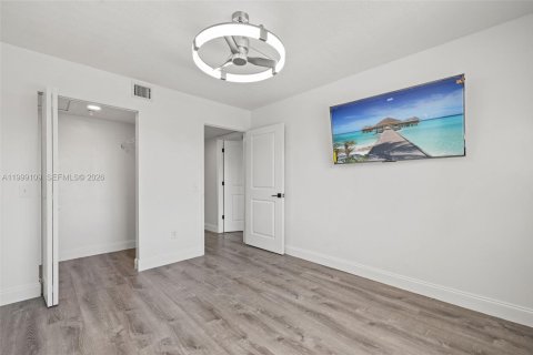 Снять в аренду кондоминиум в Холливуд, Флорида 3 спальни, 100.71м2, № 2068074 - фото 6