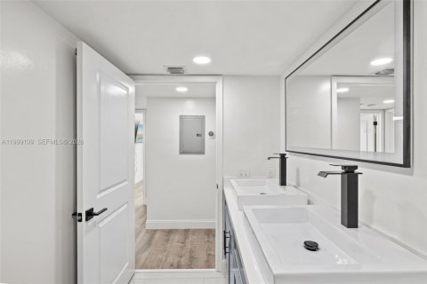 Снять в аренду кондоминиум в Холливуд, Флорида 3 спальни, 100.71м2, № 2068074 - фото 8