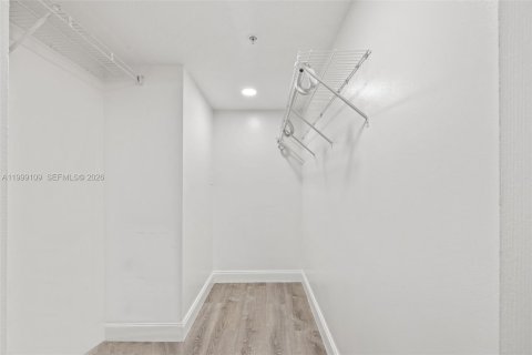 Снять в аренду кондоминиум в Холливуд, Флорида 3 спальни, 100.71м2, № 2068074 - фото 13