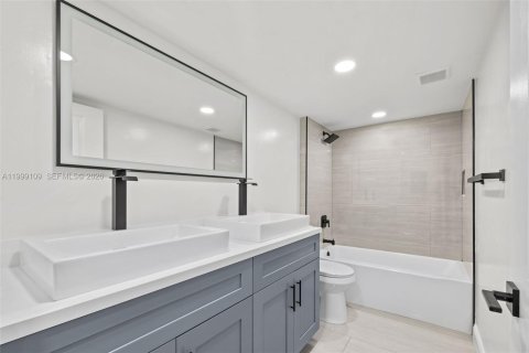 Снять в аренду кондоминиум в Холливуд, Флорида 3 спальни, 100.71м2, № 2068074 - фото 7