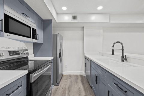 Кондоминиум с 3 спальнями в Холливуд, Флорида № 2068074