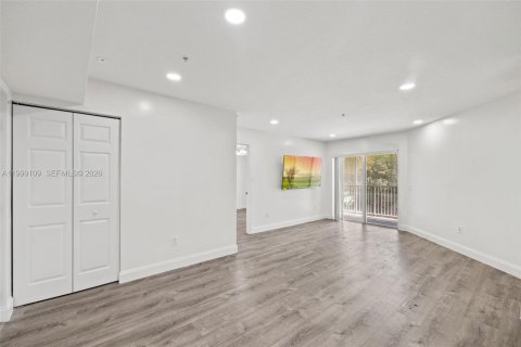 Снять в аренду кондоминиум в Холливуд, Флорида 3 спальни, 100.71м2, № 2068074 - фото 9