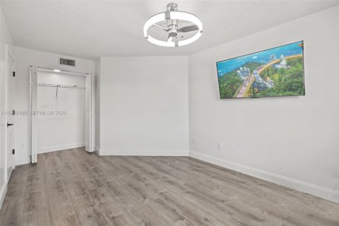 Снять в аренду кондоминиум в Холливуд, Флорида 3 спальни, 100.71м2, № 2068074 - фото 5