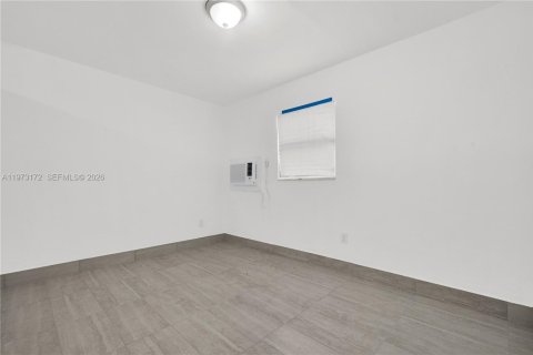 House in North Miami, Florida 1 bedroom № 2033977 - photo 7